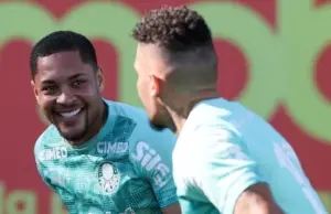 Palmeiras treina forte e foca na recuperação de Vitor Roque