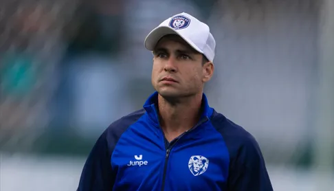 Rafael Ferro celebra a classificação do Cianorte na Série D