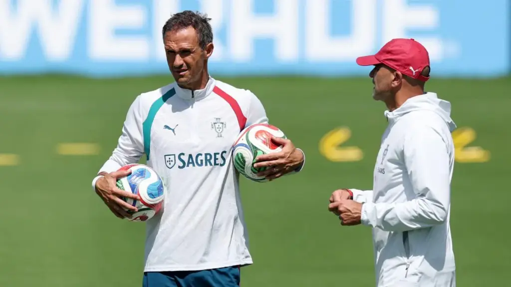 Cristiano Ronaldo e Portugal prestam homenagem a Ricardo Carvalho após morte do pai
