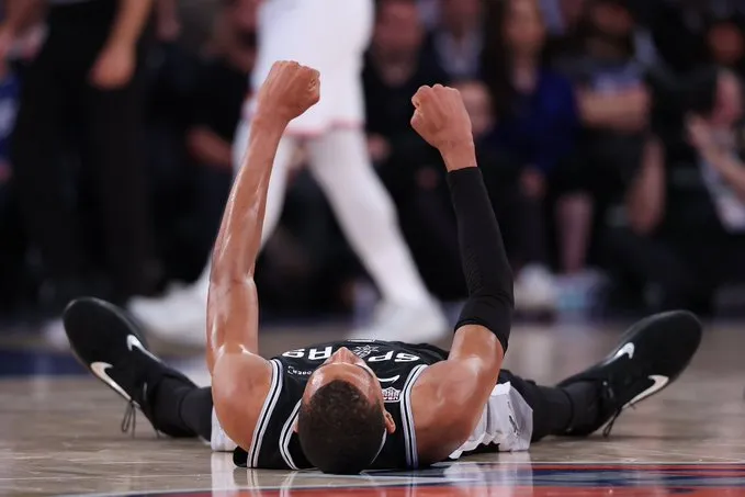 Com Trump presente, Spurs vencem o Jogo 3 da NBA Finals