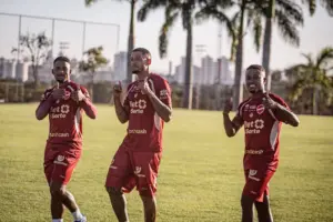 SÉRIE B: Vila Nova mira liderança em dia de briga contra o Z4