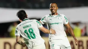Vitória 0 x 4 Palmeiras - Dois expulsos aliviam a barra pro Verdão
