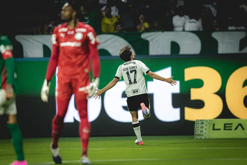 Carlos Miguel tem falha grotesca, Palmeiras perde para o Atlético-MG e vê Flamengo se aproximar (Foto: Pedro Souza / Atlético)