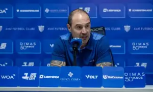 Allan Aal culpa chuva após derrota do Avaí: “Impraticável”