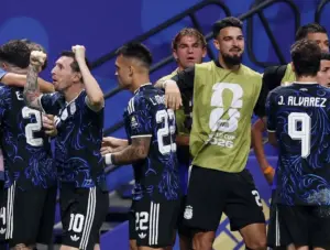 Argentina iguala Brasil e chega à 7ª final de Copa do Mundo