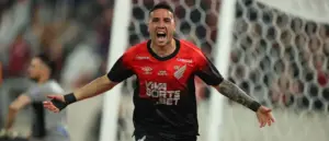 Lateral volta a treinar e pode reforçar o Athletico-PR no Brasileirão