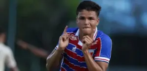 Athletico-PR se aproxima de acerto com atacante do Fortaleza