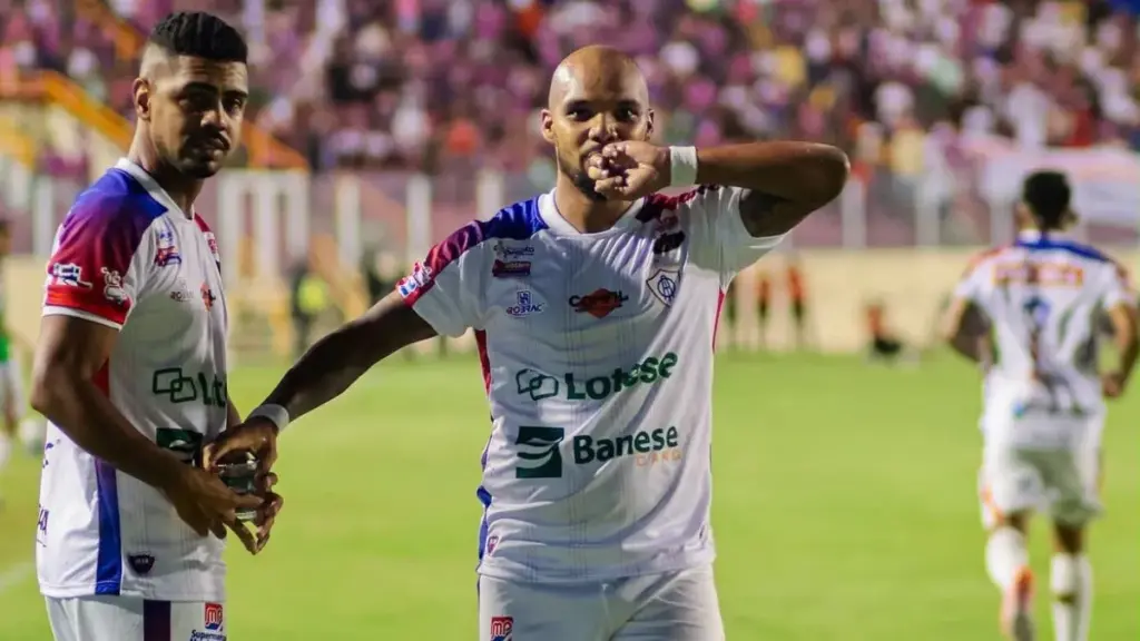 Confiança-SE 1 x 1 Itabaiana-SE - Clássico termina igual! 2 Confiança e Itabaiana empataram pelo placar de 1 a 1 na noite deste sábado, no Estádio Batistão, em Aracaju (Foto: Matheus Mendonça/Itabaiana)