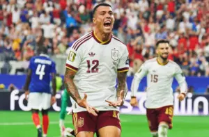 Pedro Porro conquista De la Fuente e se torna melhor da semi