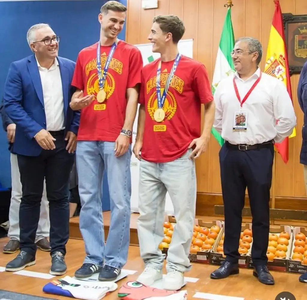 Dupla da Espanha recebe presente inusitado após título mundial 2 FABIAN RUIZ E GAVI 2