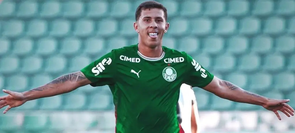 Palmeiras negocia renovação do contrato de atacante ex-Flamengo