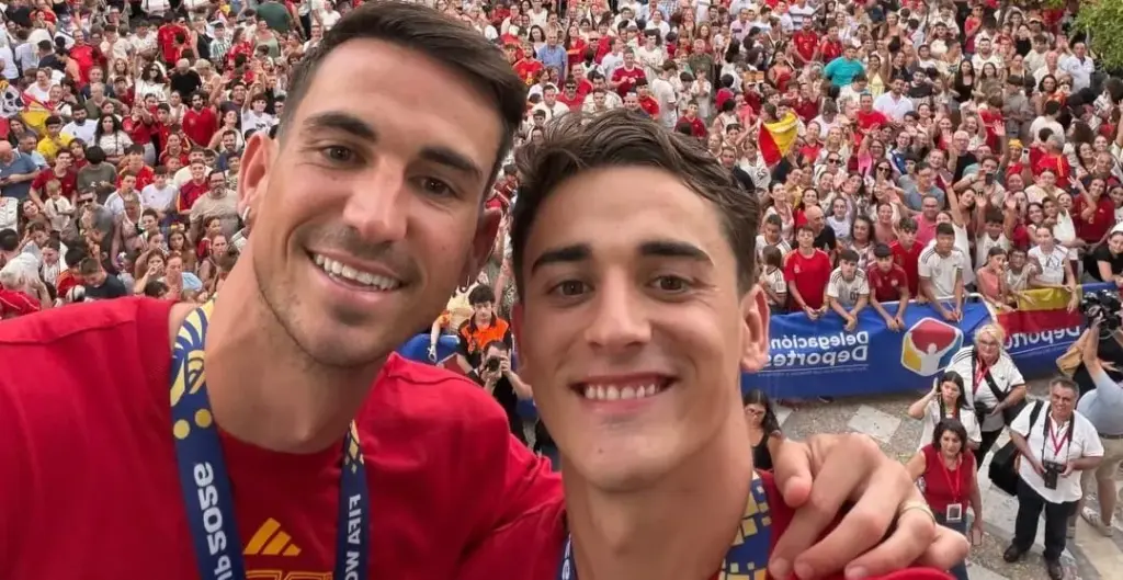 Dupla da Espanha recebe presente inusitado após título mundial