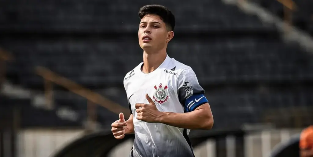 Lateral busca chances no Corinthians após empréstimo ao Betim