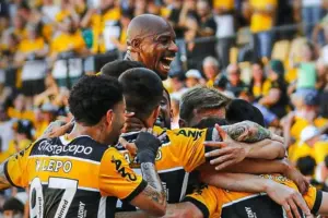 Criciúma-SC 2 x 0 Vila Nova-GO -  Líder disparado da Série B