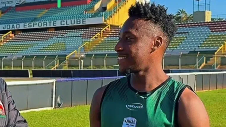 De Araras, Joãozinho realiza sonho ao vestir a camisa do União São João
