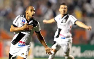 Revoltado, Felipe Bastos fala sobre possível fim da Ponte Preta