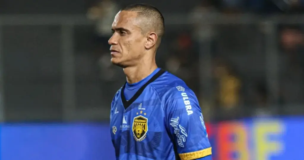 Goleiro Renan aciona  o Amazonas na Justiça e pede liberação