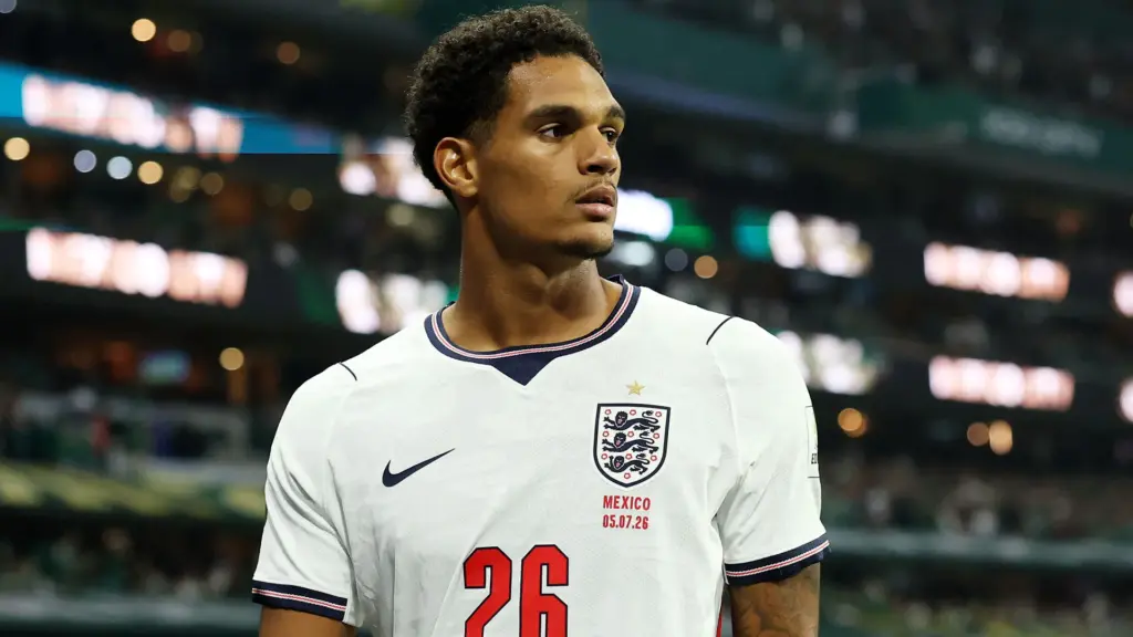 Zagueiro da Inglaterra pega dois jogos de gancho após expulsão
