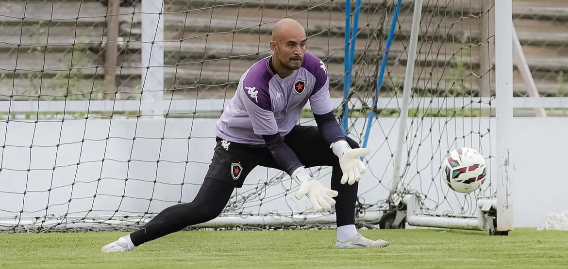 Botafogo-PB encaminha saída do goleiro Max Walef