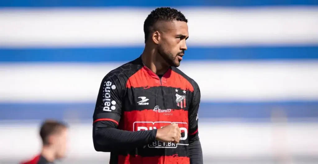 Carlão deixa o Ituano e assina com a Ferroviária