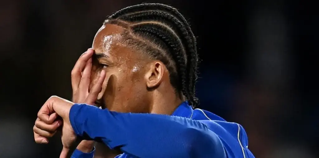 Chelsea vence amistoso com três de João Pedro e volta de Estêvão