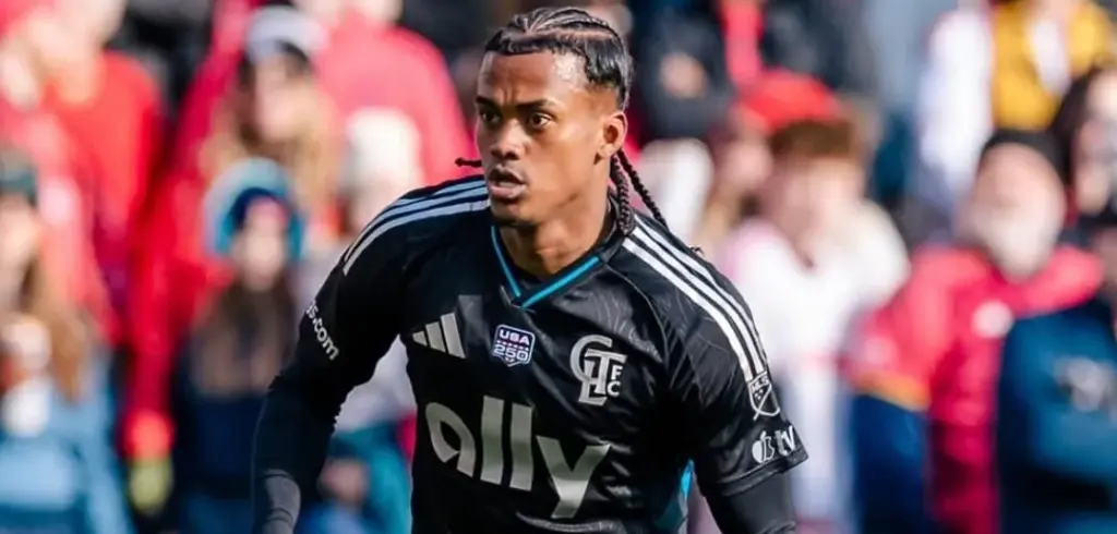 Athletico-PR negocia a contratação de atacante colombiano
