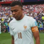 Thumbnail da noticia Mbappé revela decepção por queda da França: 