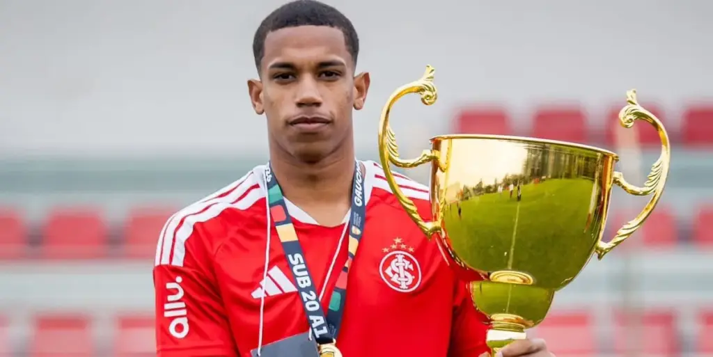 Luiz Felipe mira chances no profissional do Internacional após mais um título