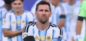 Messi desembarca na Argentina com a família após vice na Copa