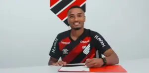 Athletico renova com Leozinho até 2028 e reforça ataque
