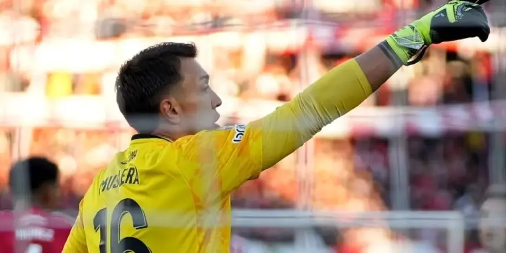 Muslera falha em retorno ao Estudiantes após a Copa do Mundo
