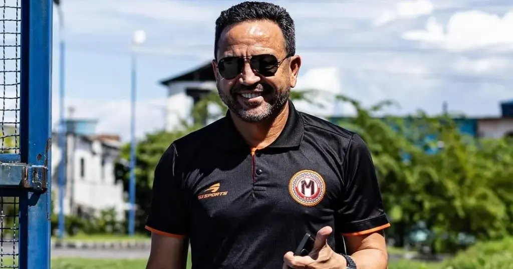 Manauara oficializa renovação com treinador até o fim de 2027