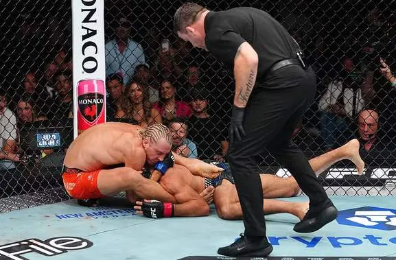 UFC: McGregor abandona em segundos para Holloway 2 UFC - 329 - Vegas
