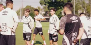 Santos intensifica treinos visando volta ao Brasileirão