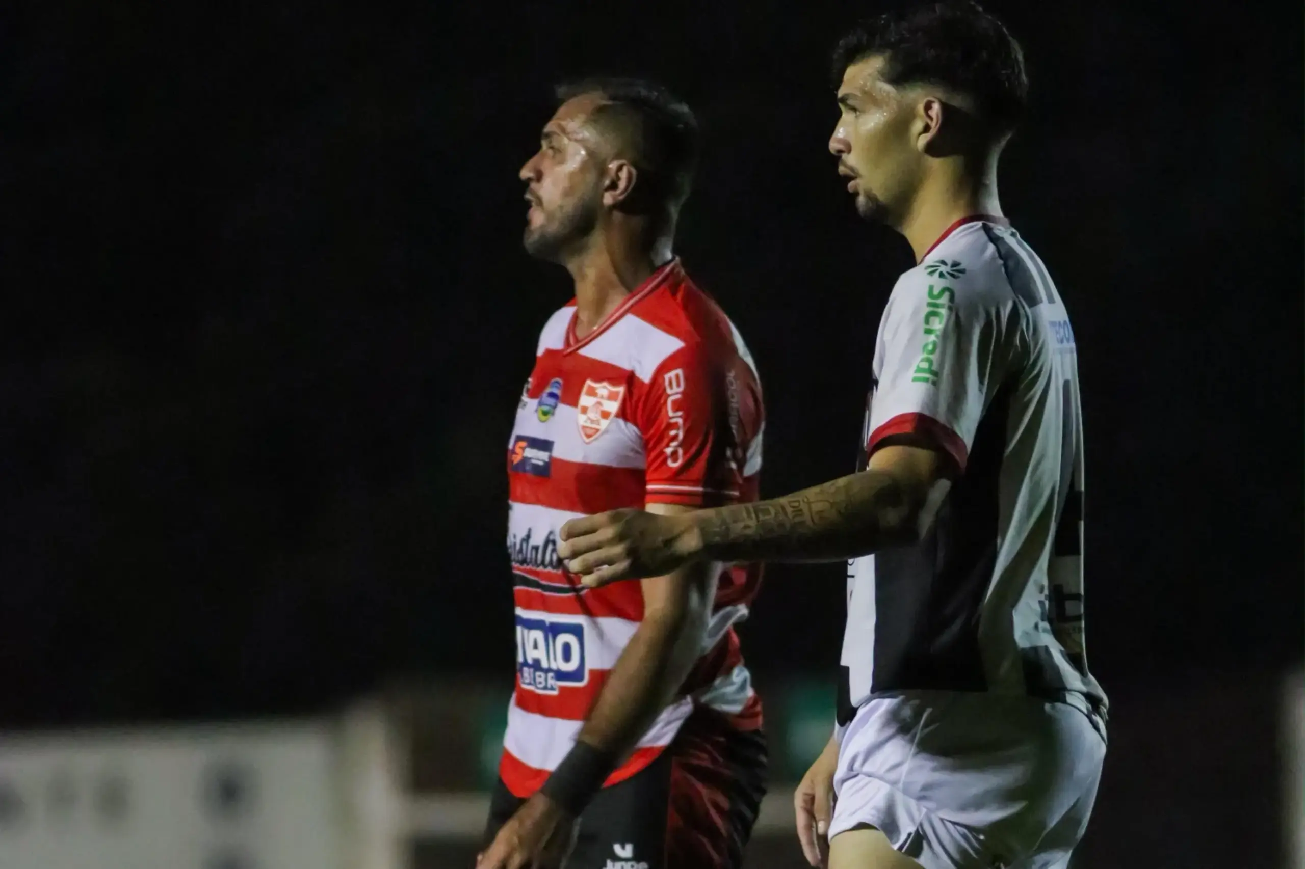 Bandeirante e Linense empataram sem gols na noite deste sábado (18) em partida que marcou o retorno da equipe de Birigui à Copa Paulista (Foto: @mazieroclicks / C.A Linense)