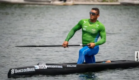 Isaquias Queiroz leva ouro na conoagem