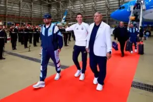 Argentina desembarca com tapete vermelho em Buenos Aires após vice da Copa do Mundo