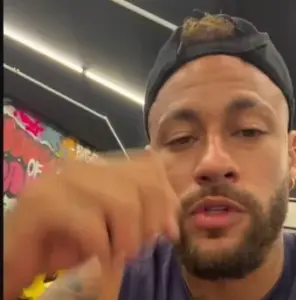 'Vai cuidar da sua vida': Neymar dispara após críticas por jogar torneio de pôquer