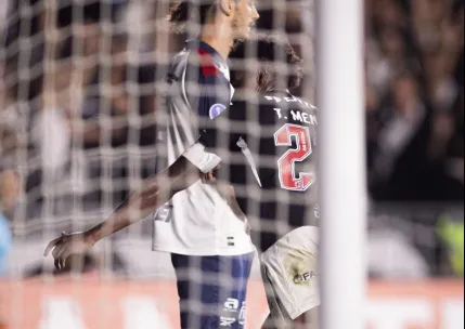 Vasco vence e avança na Copa Sul-Americana