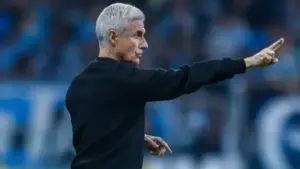 Torcida do Grêmio pede Renato Gaúcho, mas diretoria banca Luís Castro