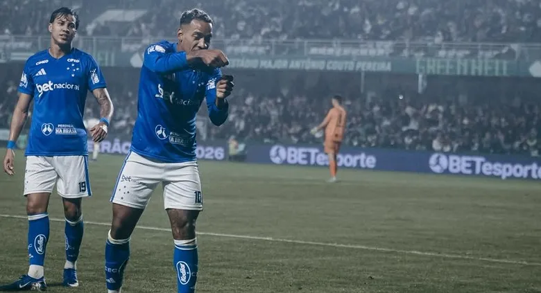 Cruzeiro bate o Coritiba no Couto Pereira