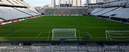 Gramado da Arena Corinthians é alvo de críticas
