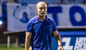 Afundado no Z4, Avaí demite treinador após nova derrota na Série B