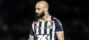 Santos recusa investida do Athletico-PR pelo meia Thaciano