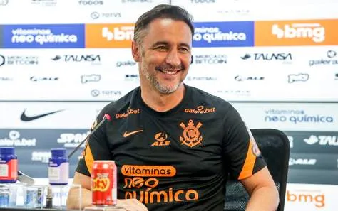 Ex-técnico de Corinthians e Flamengo tem demissão inusitada 2 Vítor Pereira - Corinthians - 2022