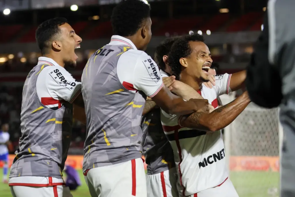 Botafogo 3 x 1 Avaí - Pantera vence duelo direto e se afasta do Z4 da Série B