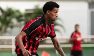 Vitória promove joia da base, que já pode enfrentar o Vasco