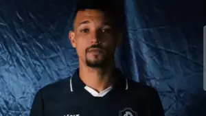 Remo oficializa a contratação de zagueiro que estava no Santos