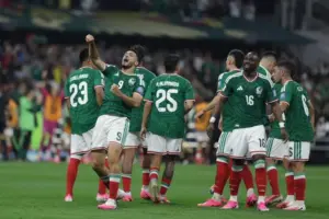 Copa: Aguirre festeja feito do México e pede uísque para brindar