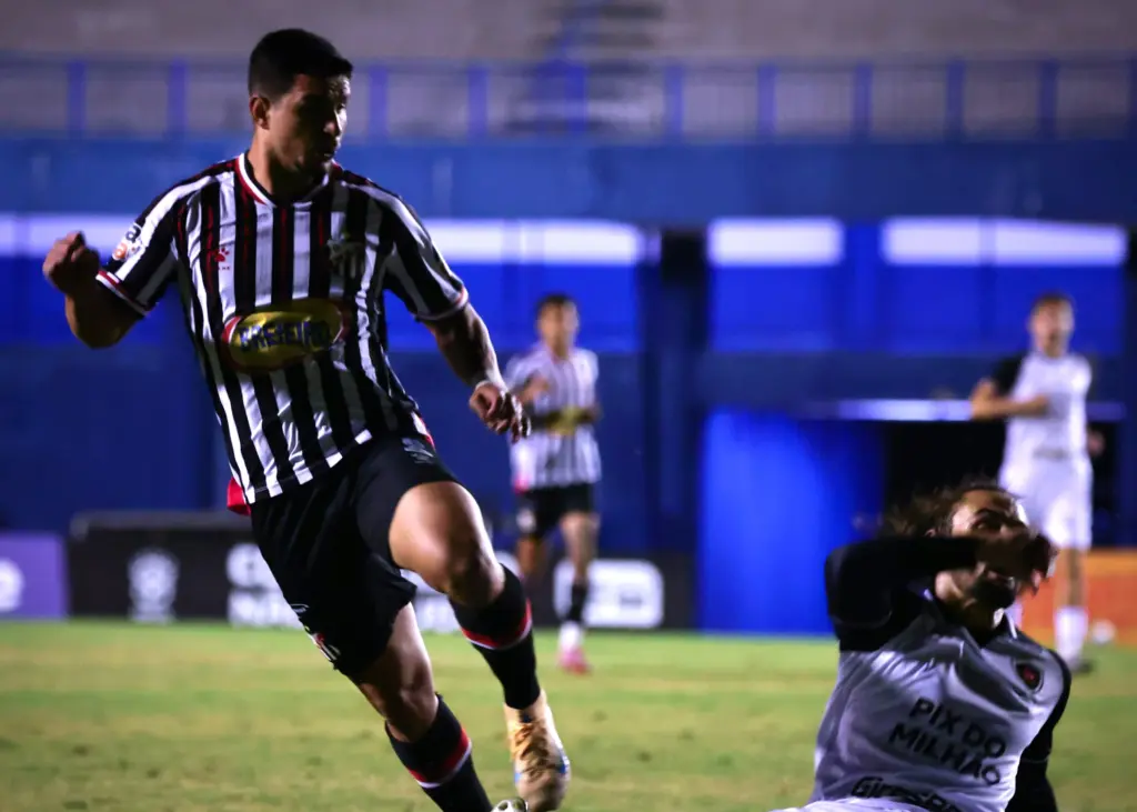 Anápolis-GO 0 x 2 Botafogo-PB - Belo entra no G-8 da Série C 2 Anápolis Botafogo-PB Série C